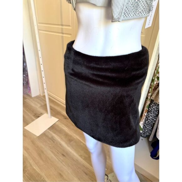 NWT WEWOREWHAT Faux Fur Black Mini Skirt.  Size 00 - Picture 2 of 12